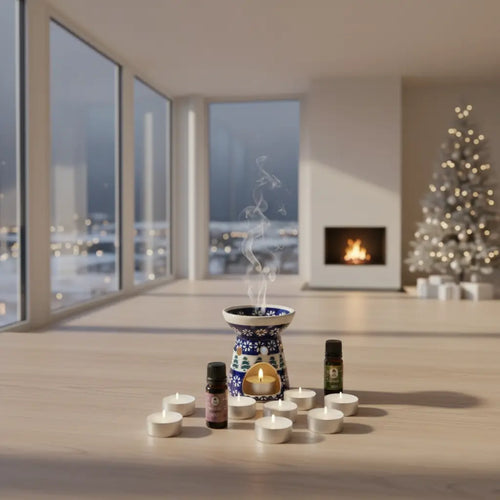 Kompletny Zestaw Ciepła Christmas hearth z 2 olejkami eterycznymi i 10 świeczkami typu Tealight znajdujący się na podłodzę w pięknym apartamentowcu podczas Świąt w tle znajduję się ubrana choinka, a pod nią prezenty 